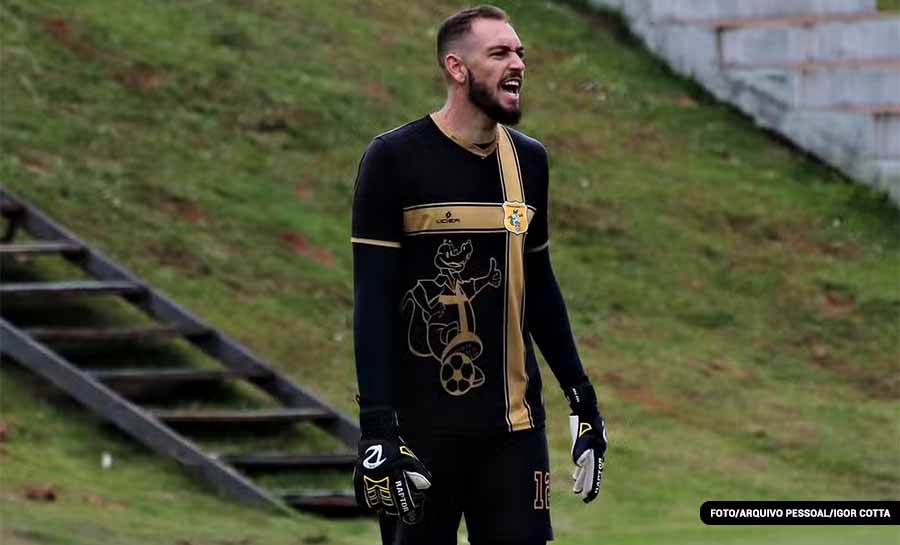 Humaitá mira contratação de goleiro ex-Brasiliense e empresta meia para clube de SC